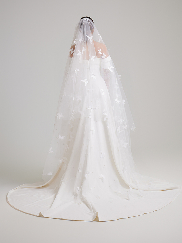 Butterfly three-dimensional floral head veil