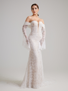 Flare-neck lace wedding dress and veil