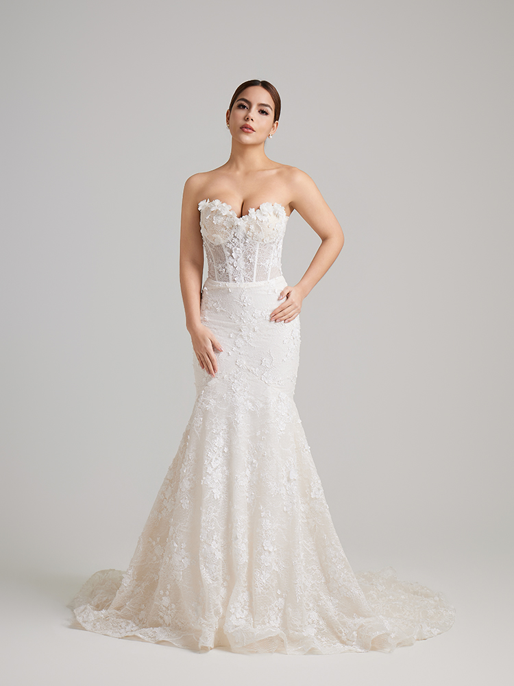 Strapless lace fishtail wedding dress