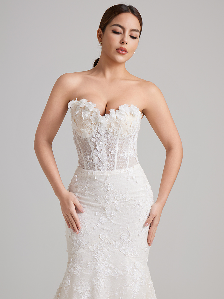 Strapless lace fishtail wedding dress