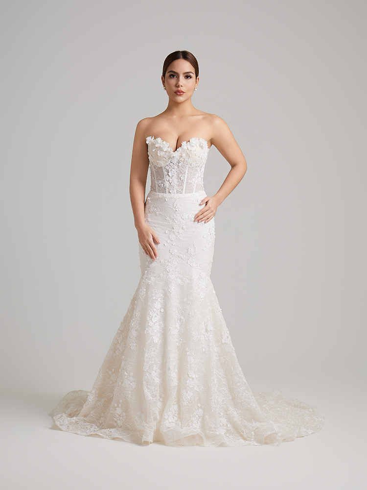 Strapless lace fishtail wedding dress